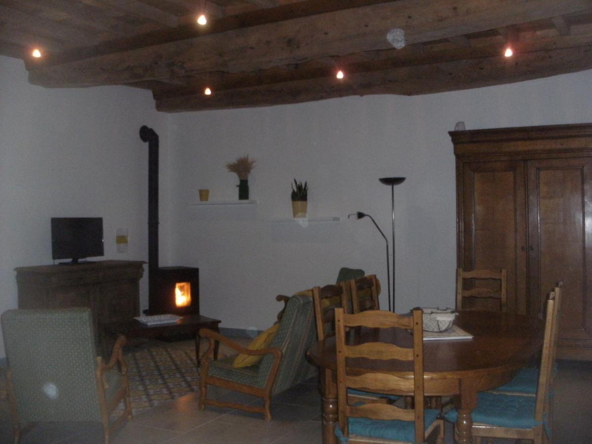 Bellengreville  Grange Dans Ancien Corps De Ferme酒店 外观 照片